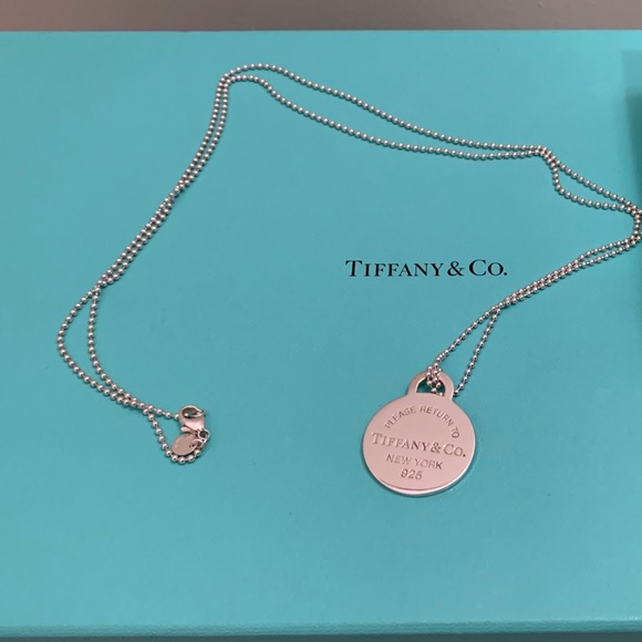 ♦️SOLD♦️ Return To Tiffany & Co. Round Pendant - Picture 3 of 7
